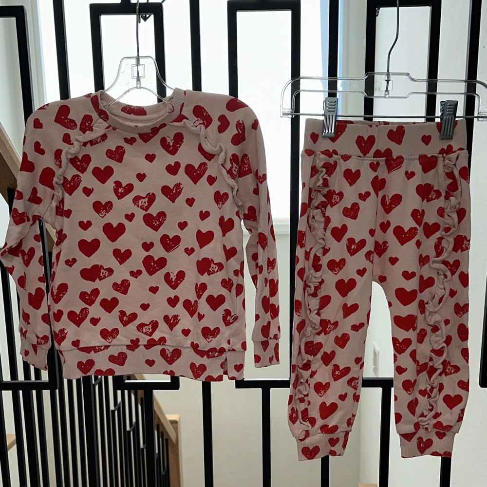 MOLO heart sweat set